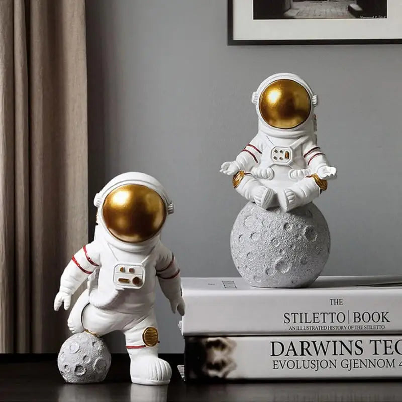 New Astronaut Statue Resin Spaceman Miniature Figurines For Bedroom Office Desk Decoration Accessories Gifts Figurine Astronaut